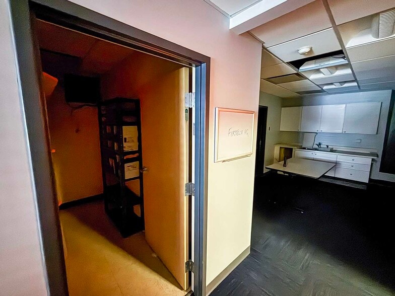 More Photos Of 602 E Green St, Champaign Storefront Retail Office For Lease