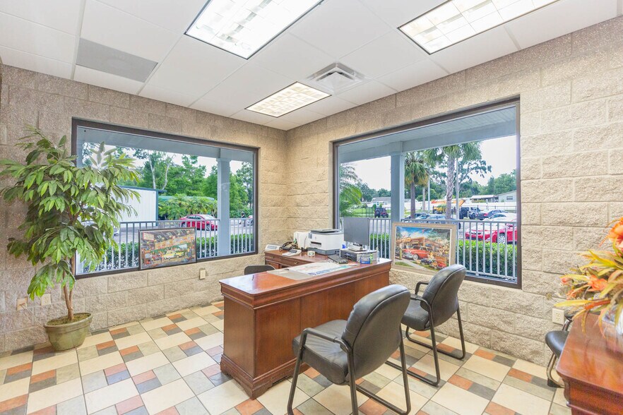 More Photos Of 13815 21st St, Dade City Auto Dealership For Sale
