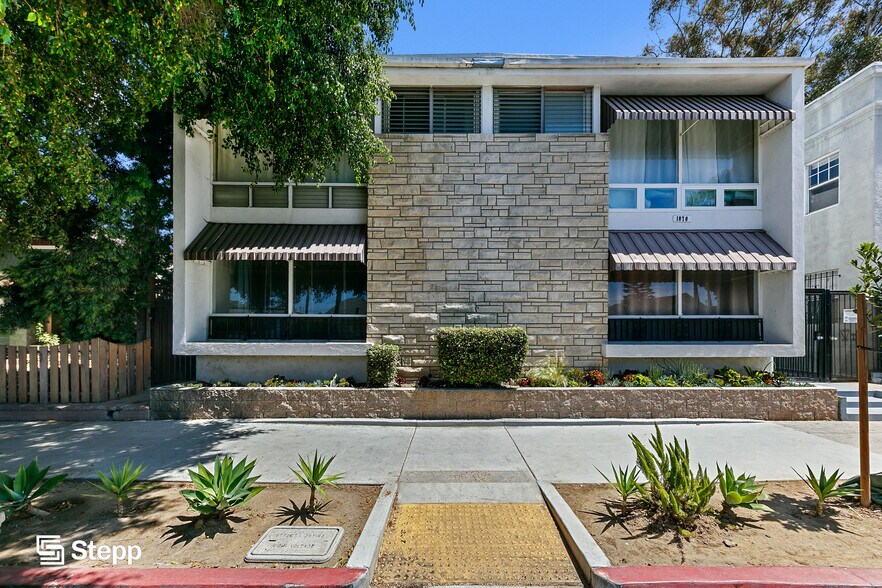 Primary Photo Of 1070 Chestnut Ave, Long Beach Apartments For Sale