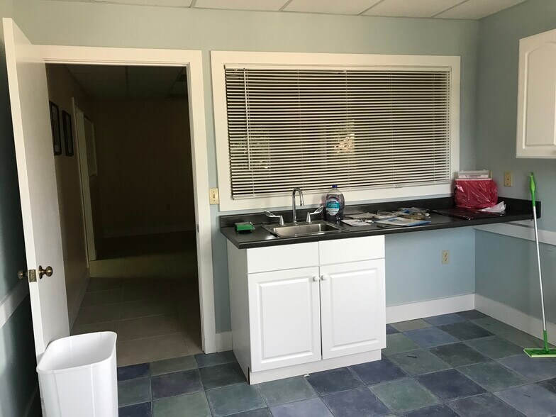 More Photos Of 150 Southpark Blvd, Saint Augustine Medical For Lease