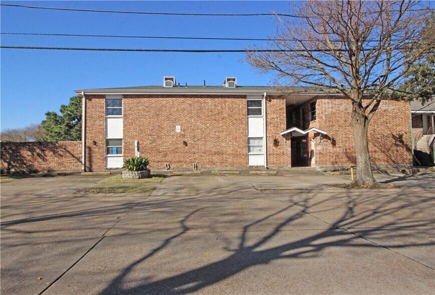 More Photos Of 828 Martin Behrman Ave, Metairie Apartments For Sale