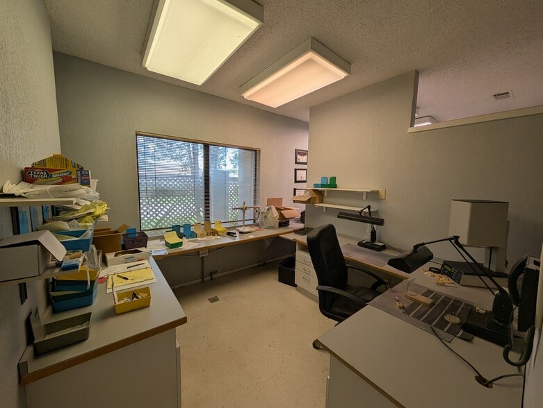 More Photos Of 711 Melrose Dr, Waco Office For Sale
