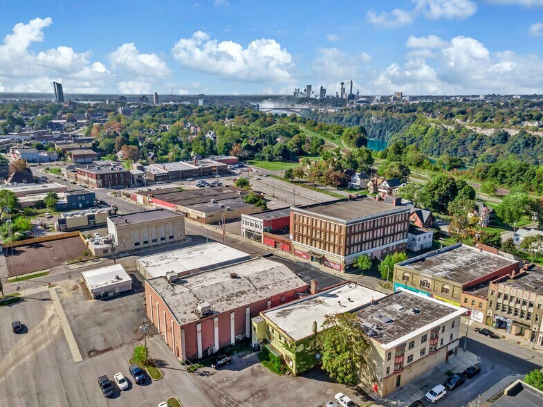 More Photos Of 1711 Main St, Niagara Falls Sports And Entertainment For Sale