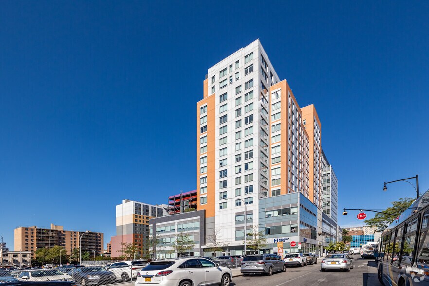 More Photos Of 38-08 Union St, Flushing Office Residential For Lease