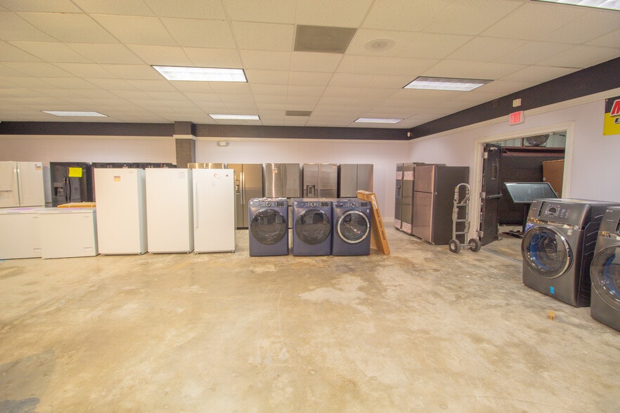 More Photos Of 17 Hickory St, Arcadia Storefront Retail Office For Sale