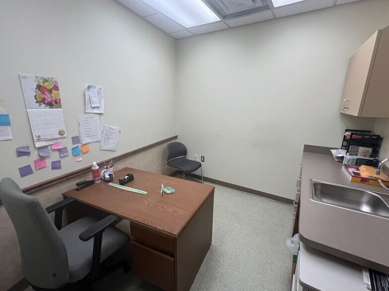 More Photos Of 60 E Warren Ave, Detroit Medical For Lease