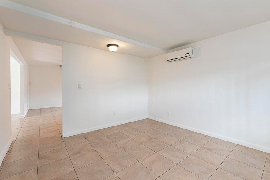 More Photos Of 31 Fulton Ave, Pasadena Light Manufacturing For Sale