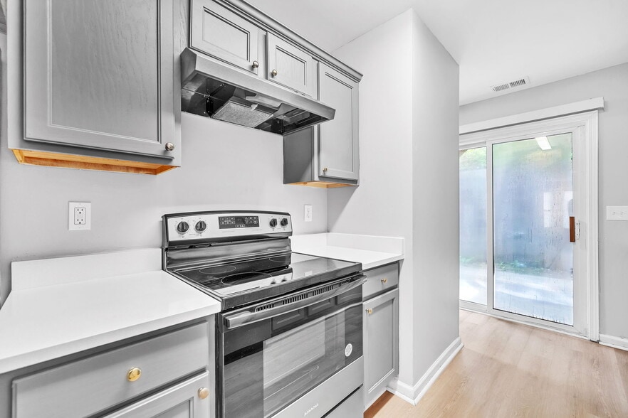 More Photos Of 300 Stonehaven Cir, Cartersville Apartments For Sale