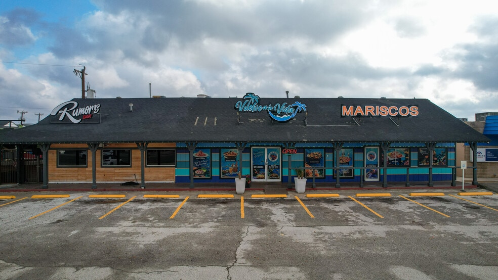 More Photos Of 7911 Culebra Rd, San Antonio Restaurant For Sale