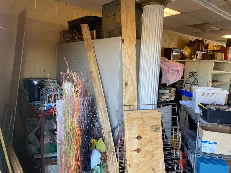 More Photos Of 357 W Austin St, Giddings General Retail For Sale