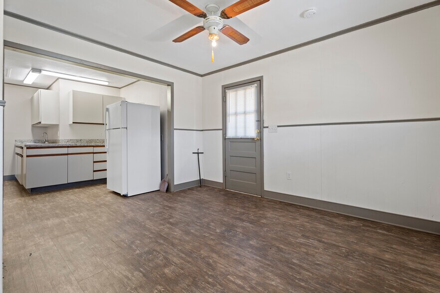 More Photos Of 300 Range St, Marshall Multifamily For Sale