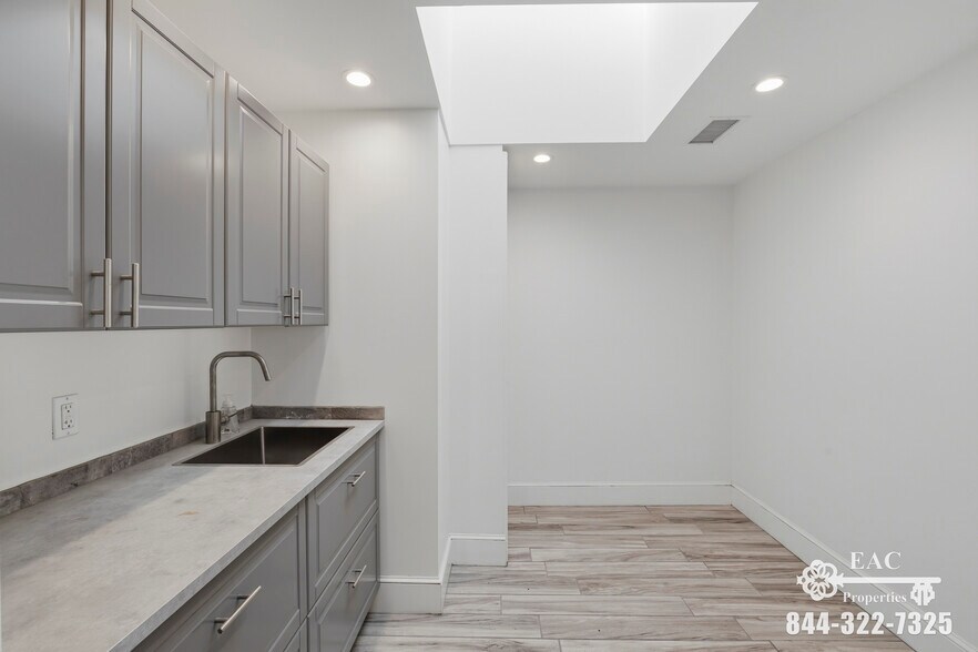 More Photos Of 163-167 Bedford St, Stamford Office Residential For Lease