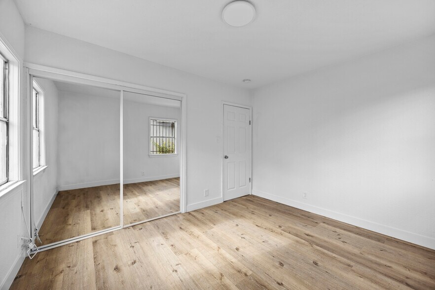 More Photos Of 11008 Willowbrook Ave, Los Angeles Multifamily For Sale