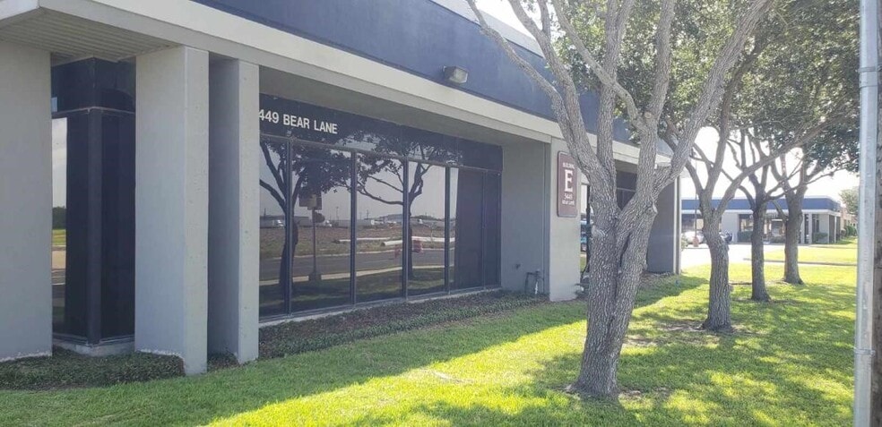 More Photos Of 5449 Bear Ln, Corpus Christi Flex For Lease