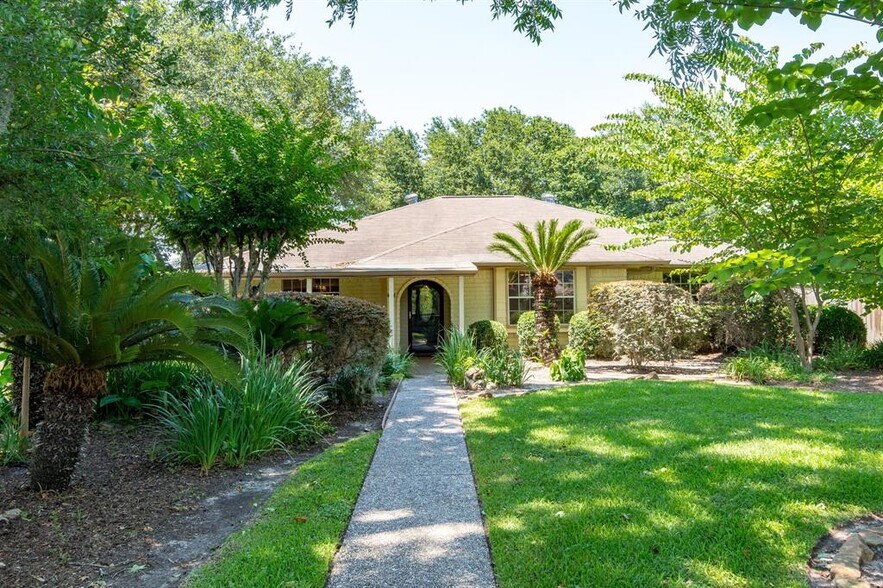 More Photos Of 30729 Mcguinness Dr, Spring Office For Sale