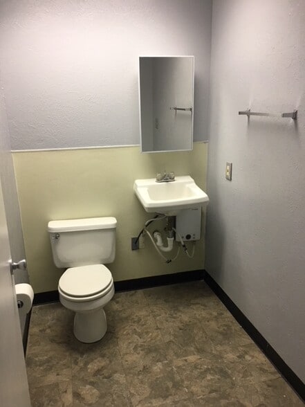 More Photos Of 1823 Commercial St NE, Albuquerque Warehouse For Sale