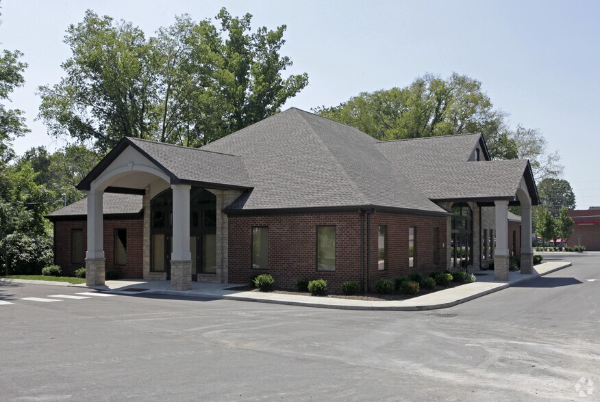 Primary Photo Of 200 Westland Ave S, Gallatin Medical For Lease