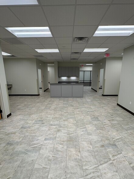 More Photos Of 1418 Heather Dr, Opelousas Office For Sale