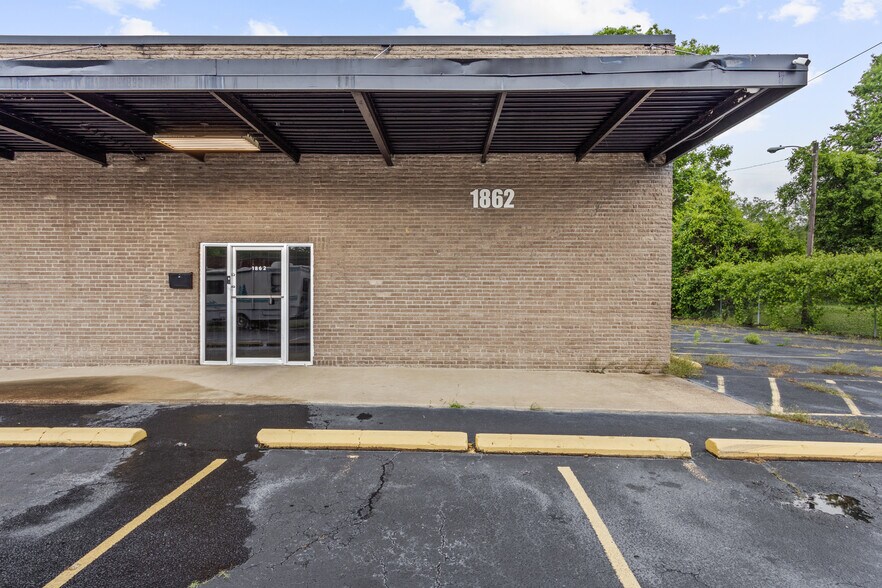 More Photos Of 1862 LATHAM St, Memphis Warehouse For Sale