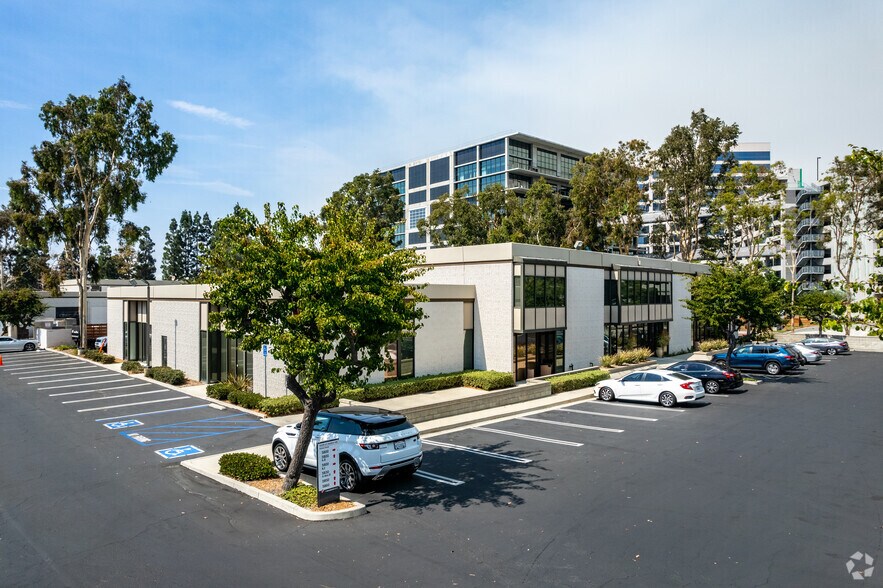 More Photos Of 5800-5860 Hannum Ave, Culver City Office For Lease