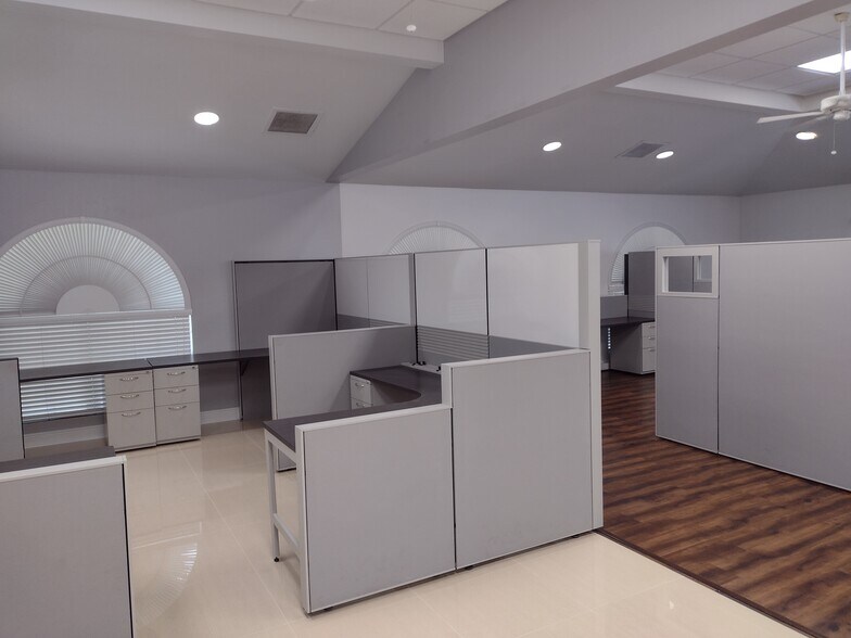 More Photos Of 506 SW 47th Ter, Cape Coral Medical For Sale