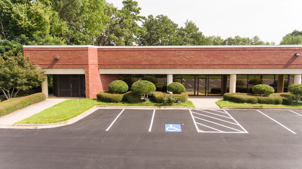 More Photos Of 5076 Winters Chapel Rd, Atlanta Office For Lease