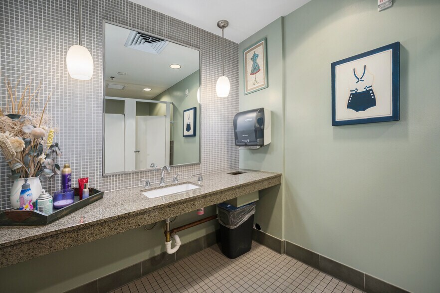 More Photos Of 1800 Glenarm Pl, Denver Office For Sale