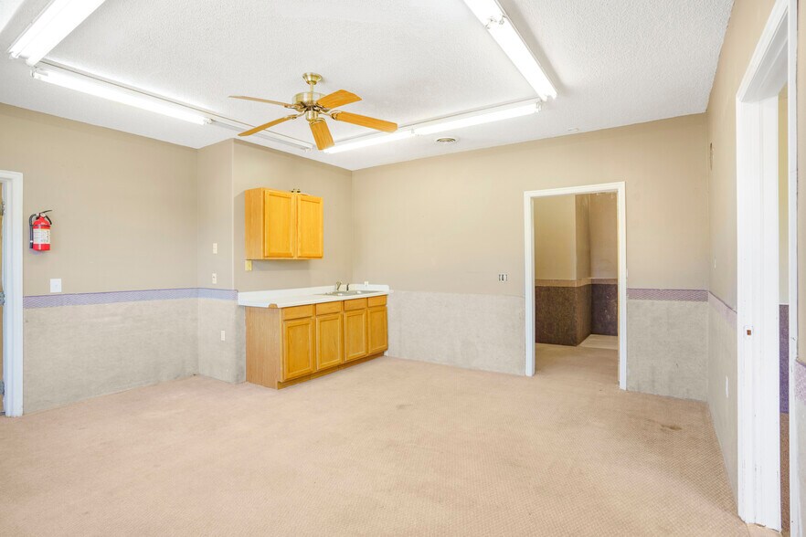 More Photos Of 140 Central St, Colorado City Office For Sale