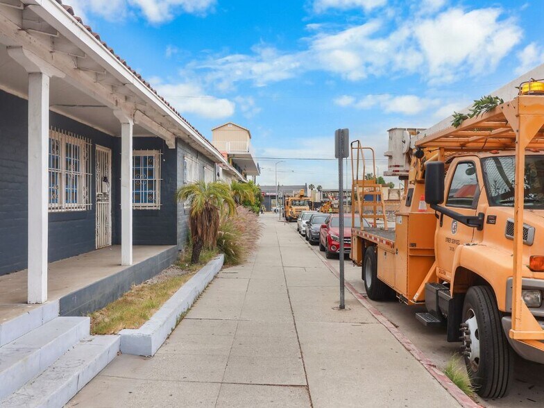 More Photos Of 2655 Short St, Los Angeles Light Manufacturing For Sale