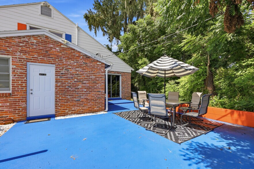 More Photos Of 949 SW 13th St, Gainesville Specialty For Sale