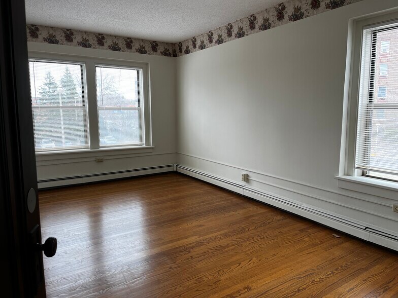 More Photos Of 1709 Shields Ave, Saint Paul Apartments For Sale