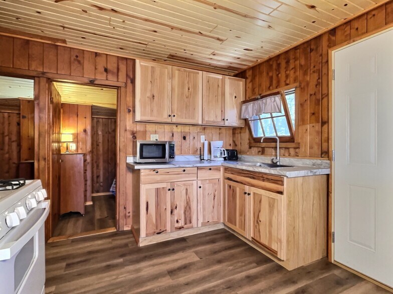 More Photos Of 8475 Hillcrest Ln, Saint Germain Hotel For Sale