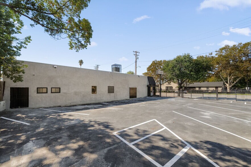 More Photos Of 570 N Towne Ave, Pomona Storefront Retail Office For Lease