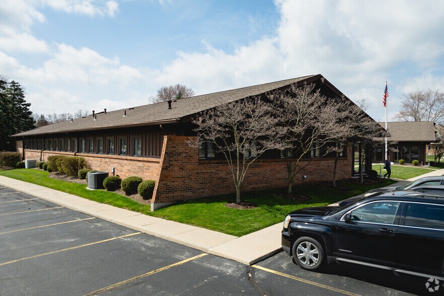 More Photos Of 2735 N Holland Sylvania Rd, Toledo Office For Sale