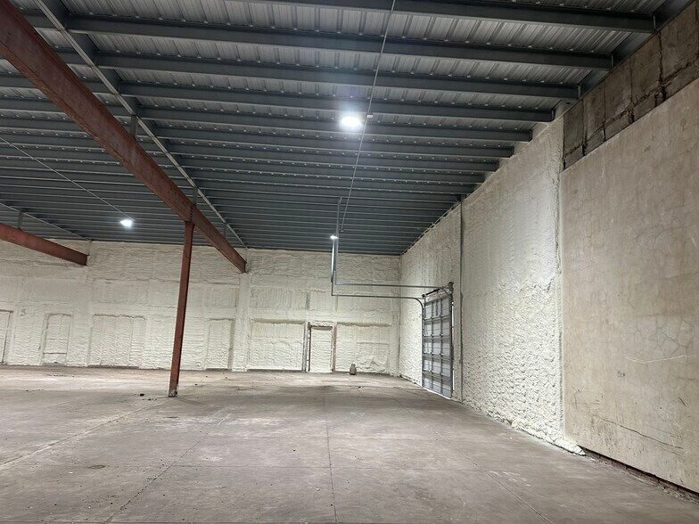 More Photos Of 919 Procter St, Port Arthur Light Distribution For Sale