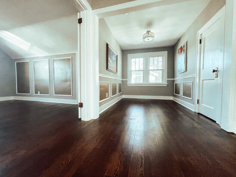 More Photos Of 1049 First Capitol Dr, Saint Charles Freestanding For Lease