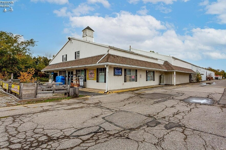 More Photos Of 46400 Telegraph Rd, Amherst Freestanding For Sale