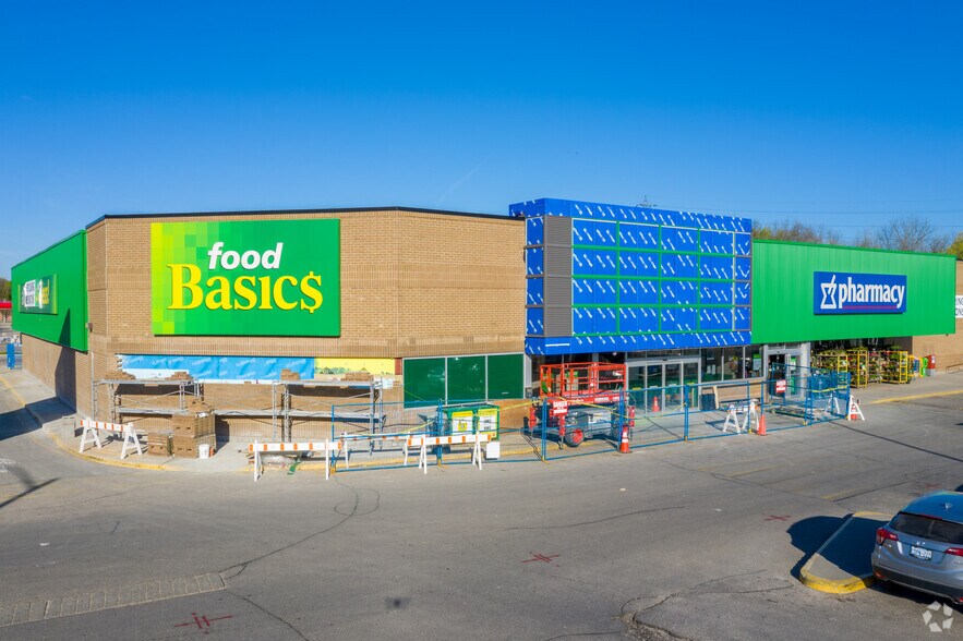 More Photos Of 370 Highland Rd W, Kitchener Freestanding For Lease