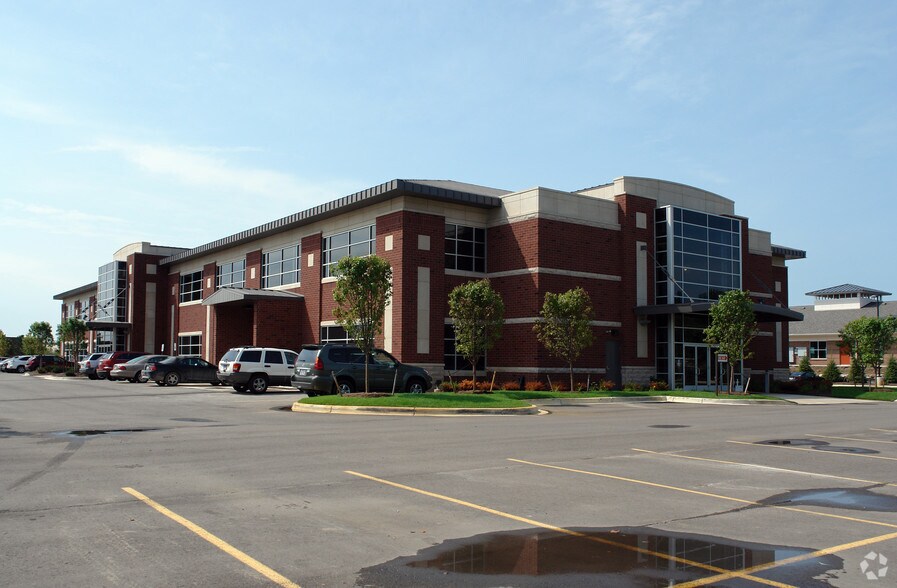 More Photos Of 44000 W 12 Mile Rd, Novi Medical For Lease