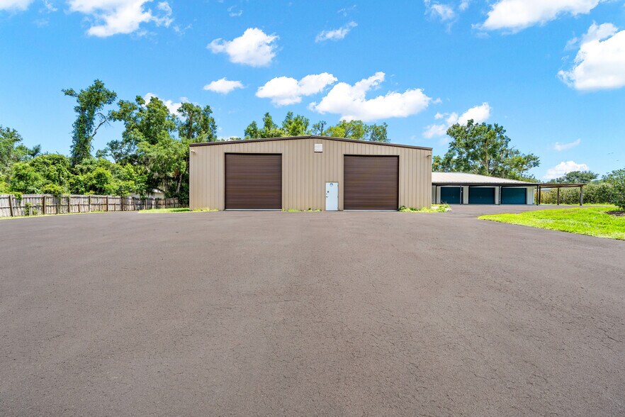 More Photos Of 27255 Hickory Hill Rd, Brooksville Specialty For Sale