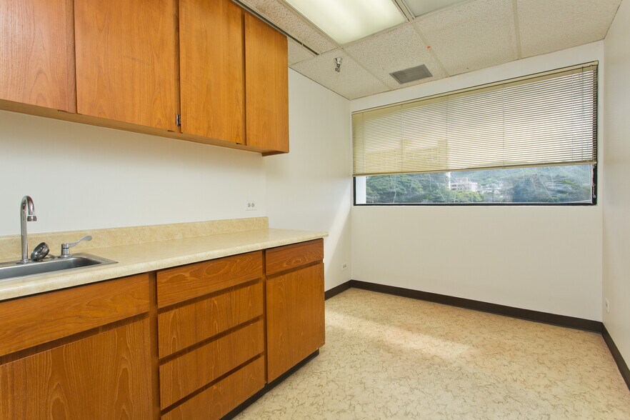 More Photos Of 321 N Kuakini St, Honolulu Medical For Sale