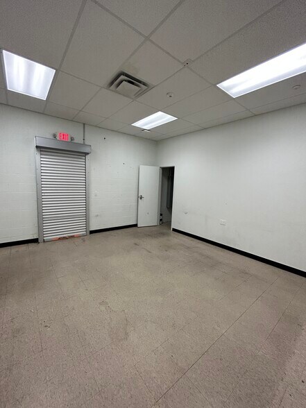 More Photos Of 1824 W Slaughter Ln, Austin Freestanding For Lease
