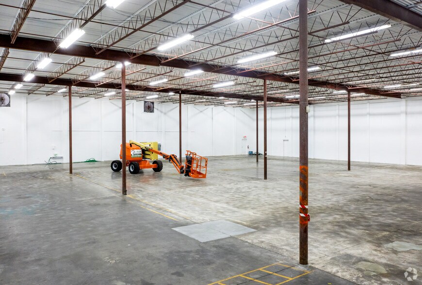 More Photos Of 12105 N 28th St, Saint Petersburg Warehouse For Sale