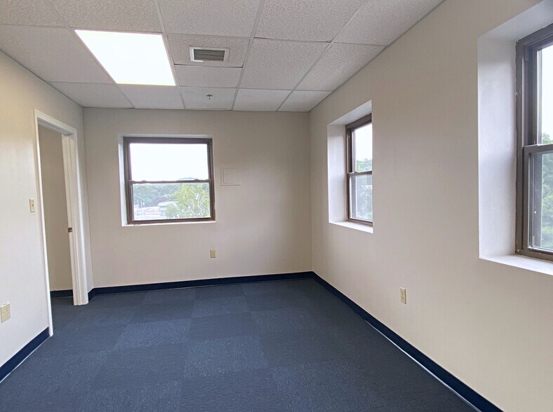 More Photos Of 76 Winn St, Woburn Office For Lease