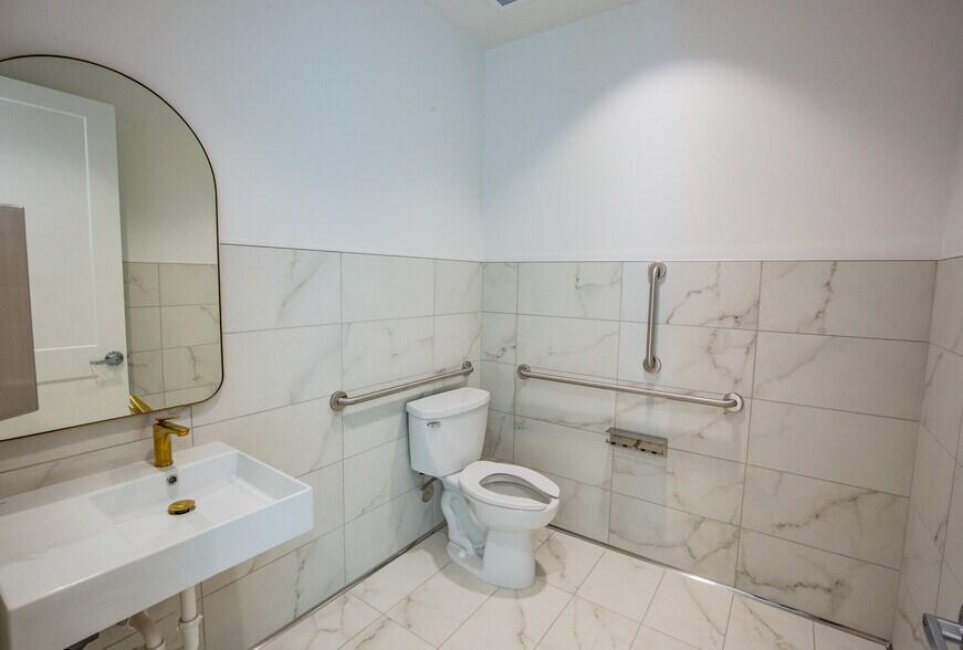 More Photos Of 6565 S Buffalo Dr, Las Vegas Medical For Lease