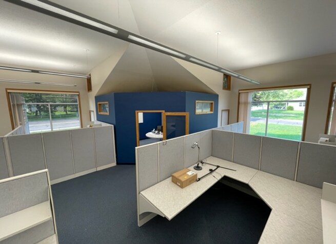 More Photos Of 10900 N Noble Ave, Champlin Flex For Lease