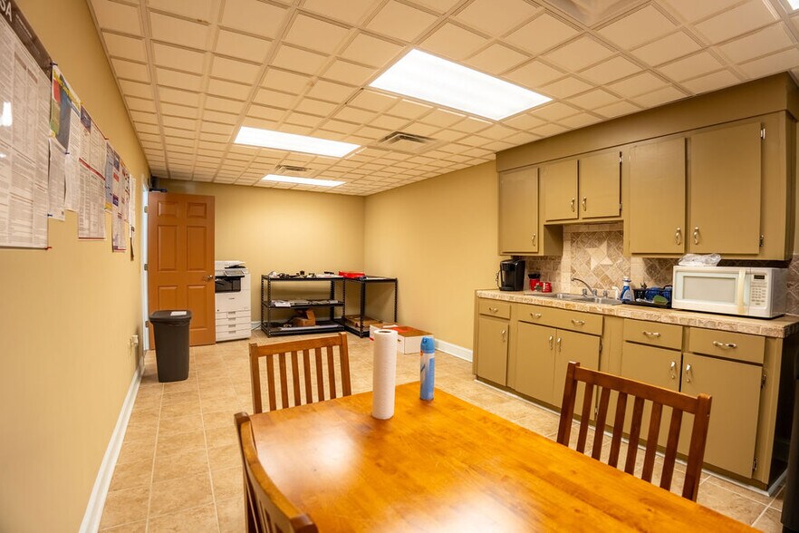 More Photos Of 403 S Pleasant Hill Rd, Warner Robins Office For Sale