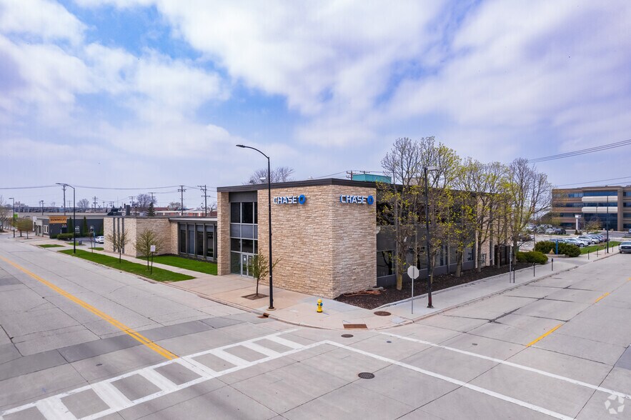 More Photos Of 200 S Adams St, Green Bay Bank For Lease