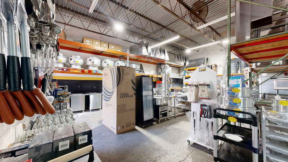 More Photos Of 9090 NW South River Dr, Miami Warehouse For Lease