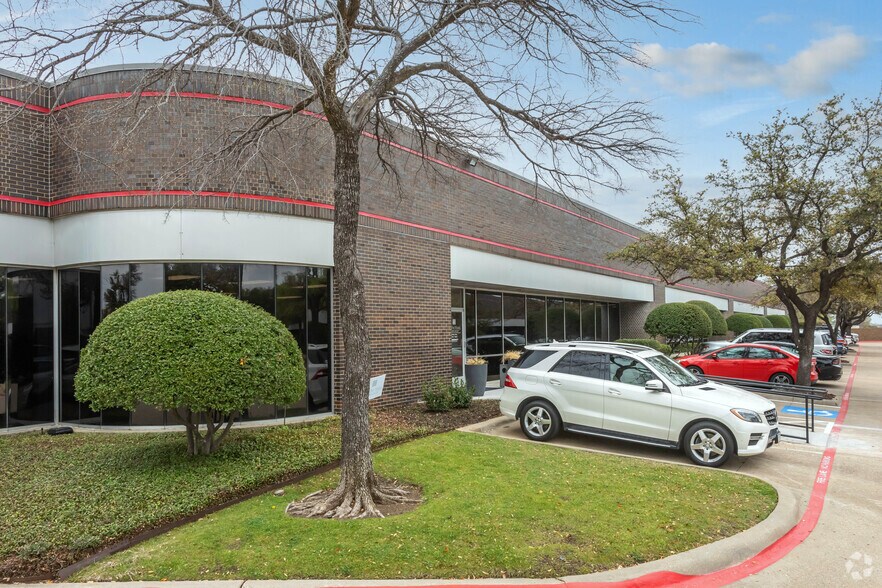 More Photos Of 3440 Sojourn Dr, Carrollton Showroom For Lease